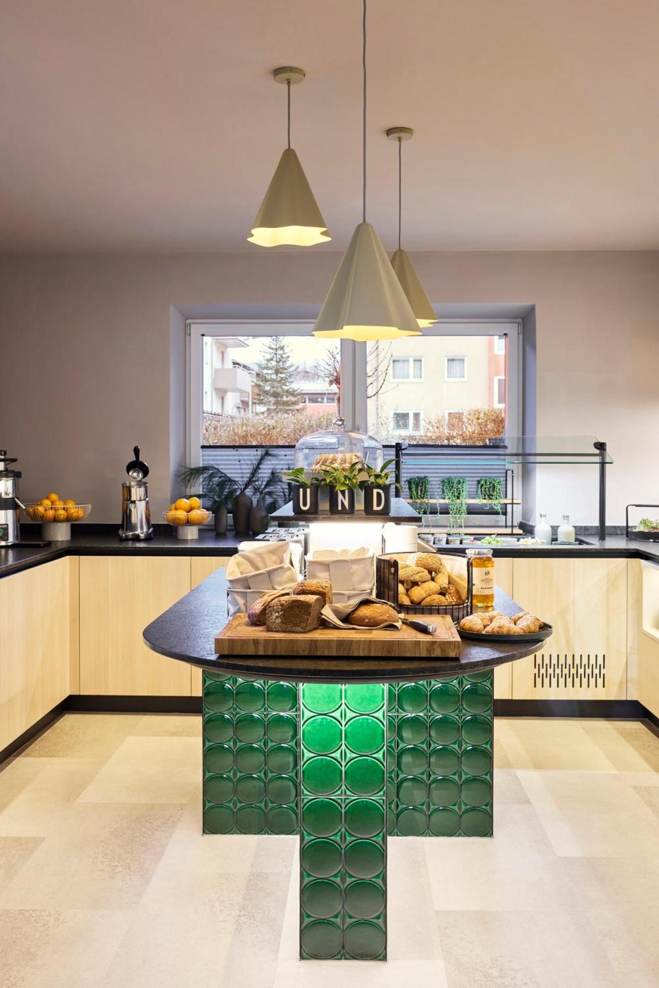 Hotel Und - Smart Alpine Stay Schladming Buitenkant foto